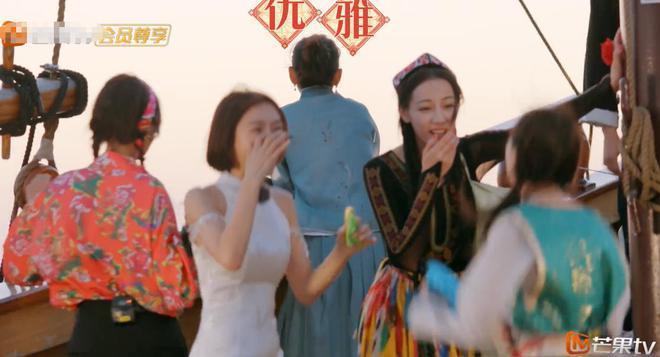 热巴《花少》被指表现过度！拿摄像机玩误删所有素材