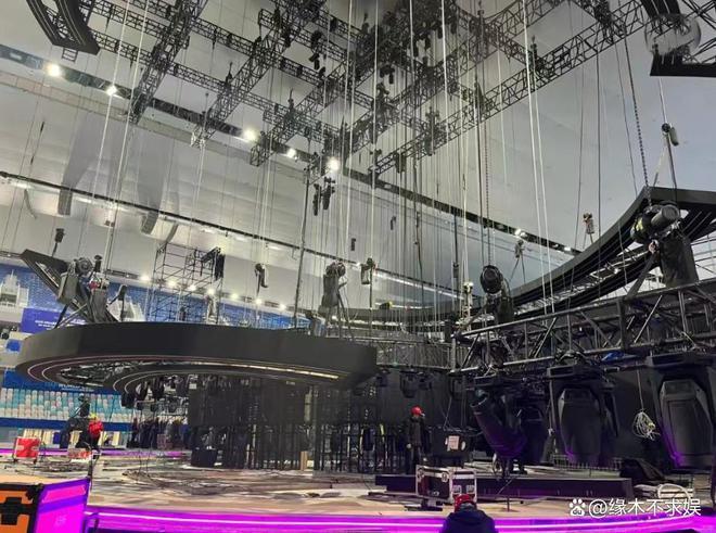 微博之夜还没开始，杨紫迪丽热巴的差距就拉开了