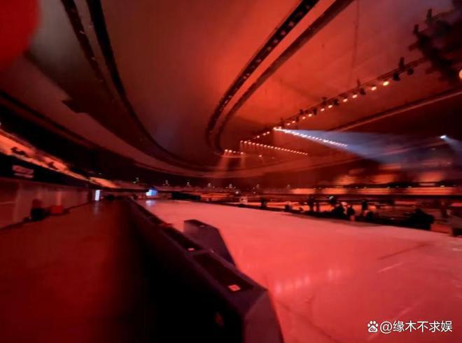 微博之夜还没开始，杨紫迪丽热巴的差距就拉开了