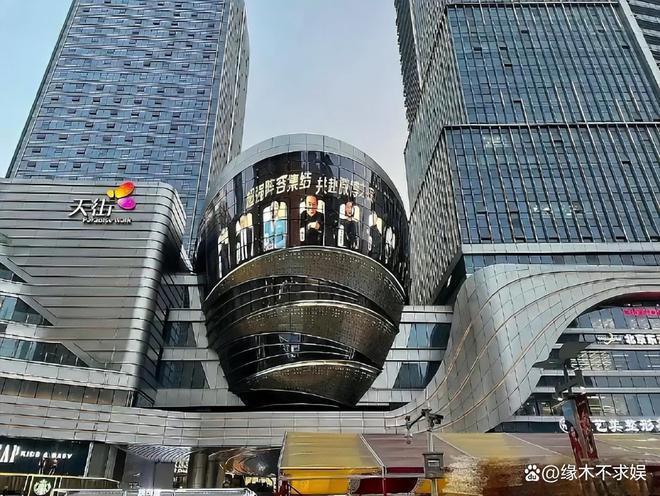 微博之夜还没开始，杨紫迪丽热巴的差距就拉开了