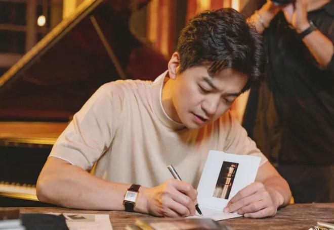 李健妻子罕露面44岁颜值惊艳！清华社会学博士学霸级美女