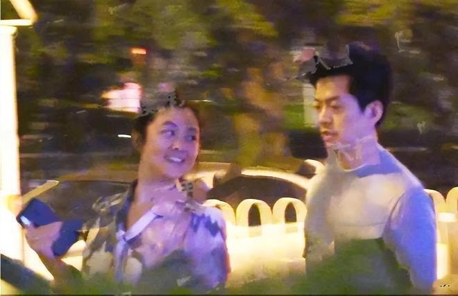 李健妻子罕露面44岁颜值惊艳！清华社会学博士学霸级美女