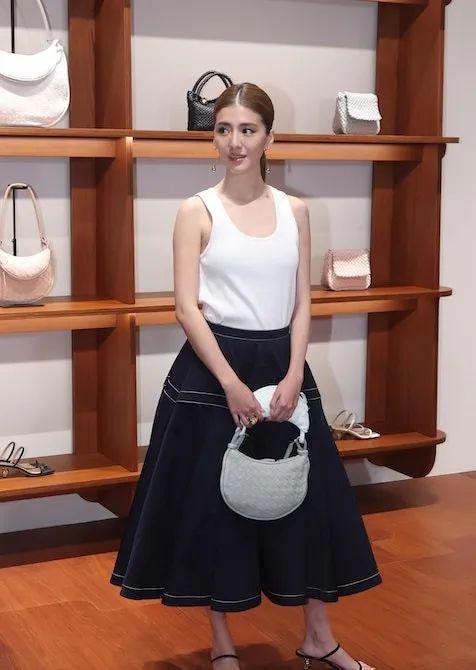 30岁女星传双喜临门急嫁富三代老公，婚后首现身回应
