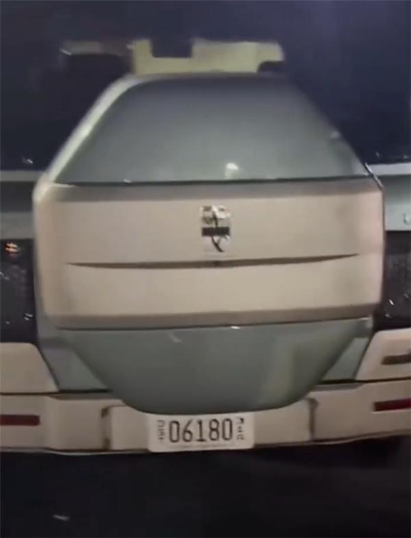国产百万越野车！仰望U8现身美国洛杉矶：挂着加州牌照