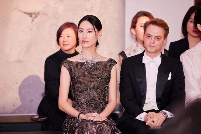 港姐郭嘉文彻底“消失”了，35岁梁洛施终究笑到了最后！