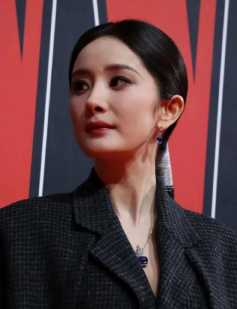 孙俪和朱珠亮相红毯：有人颜值昙花一现，有人越老越年轻