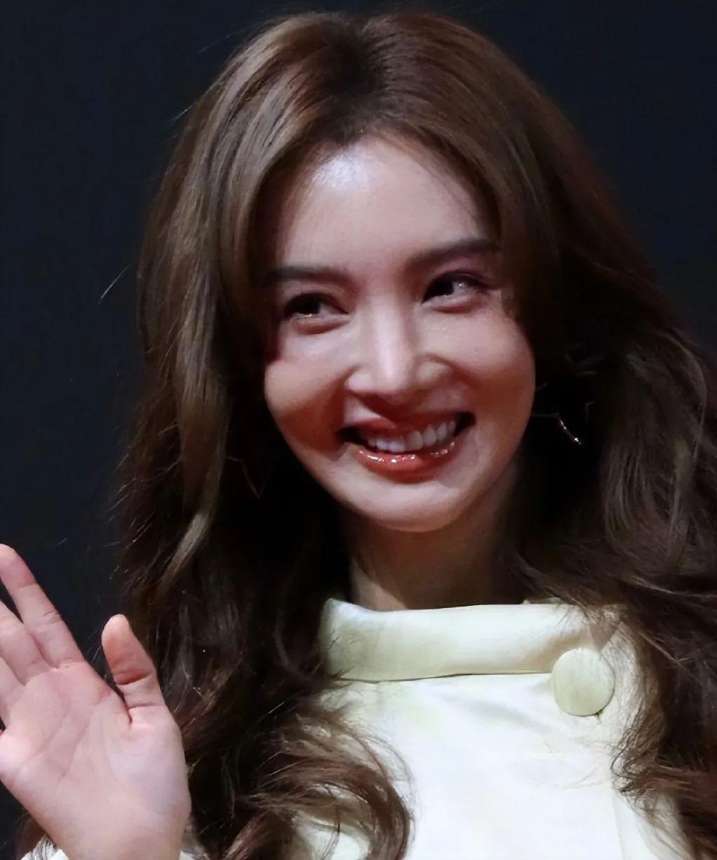 孙俪和朱珠亮相红毯：有人颜值昙花一现，有人越老越年轻