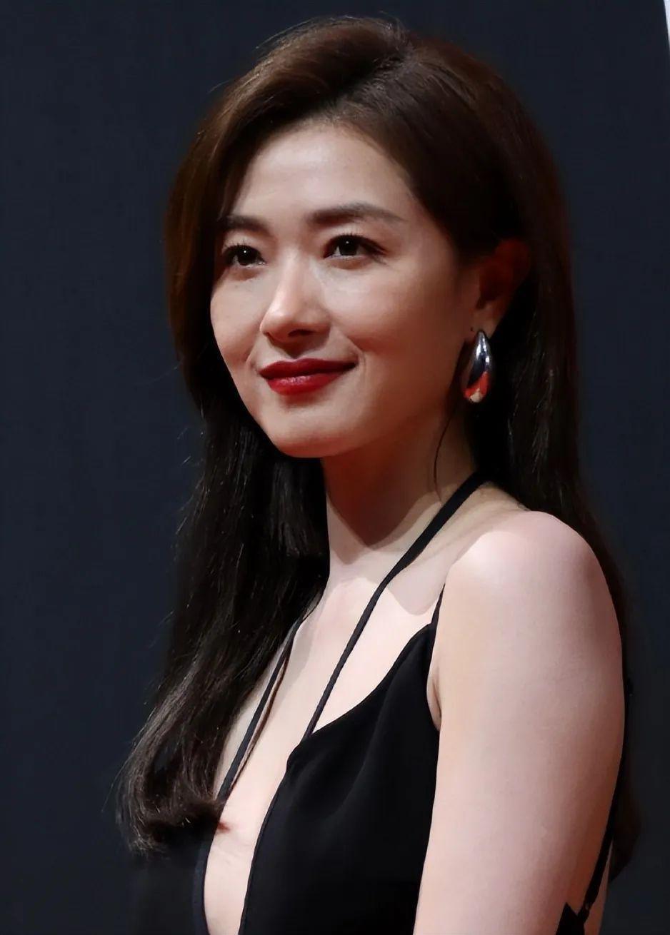 孙俪和朱珠亮相红毯：有人颜值昙花一现，有人越老越年轻