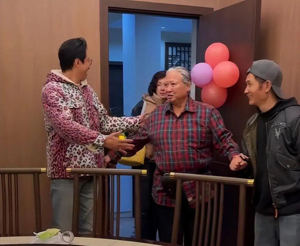 72岁洪金宝的一场生日宴，揭开了港星跟内娱明星的差距