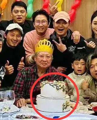 72岁洪金宝的一场生日宴，揭开了港星跟内娱明星的差距
