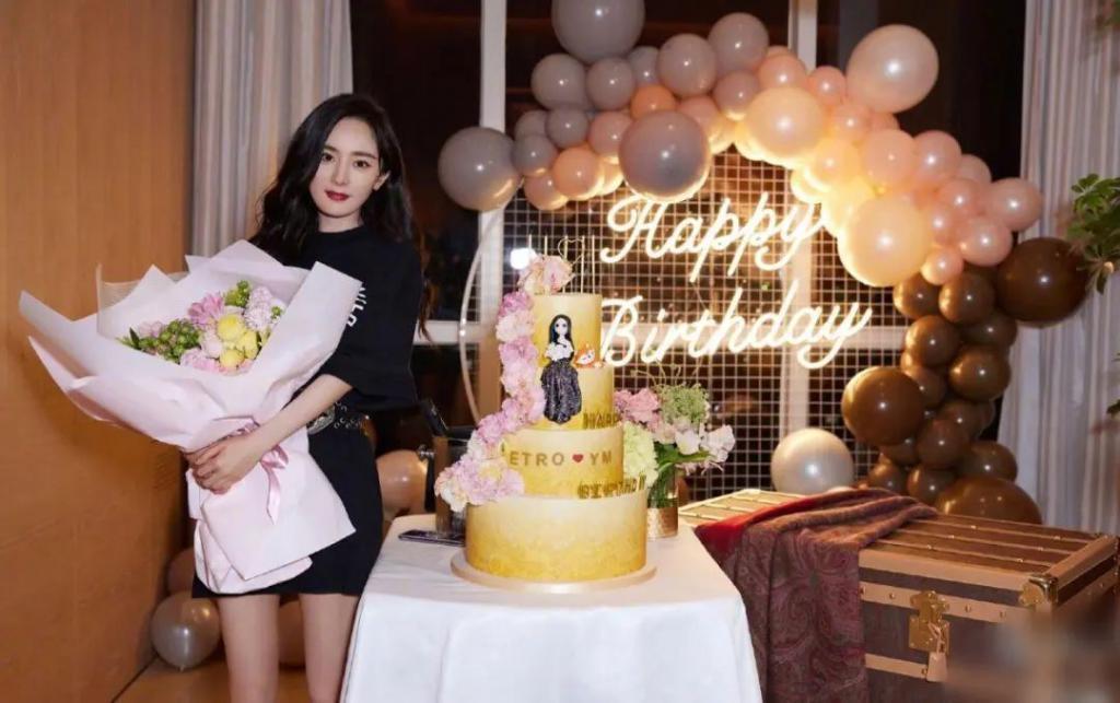 72岁洪金宝的一场生日宴，揭开了港星跟内娱明星的差距