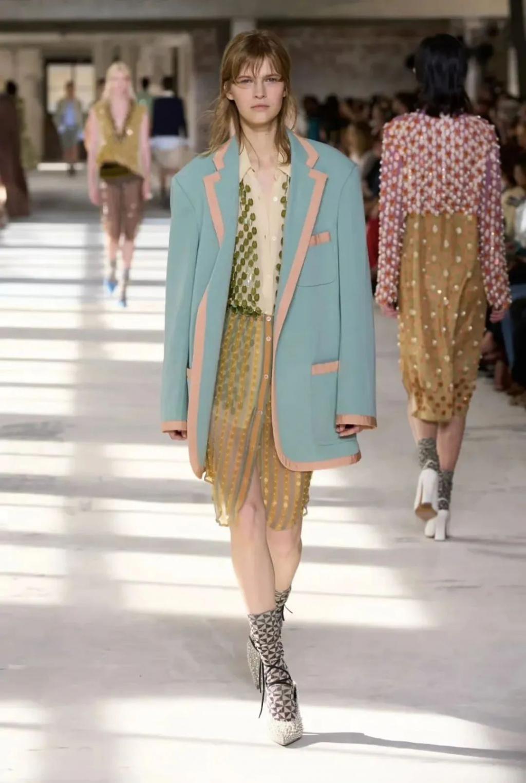 年度色来了，可蜜桃粉才不是“好嫁风”