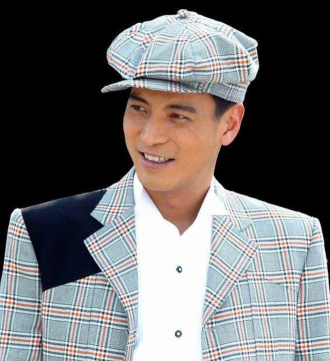 他人帅戏好，娶了圈外妻生子，如今儿子比他更帅