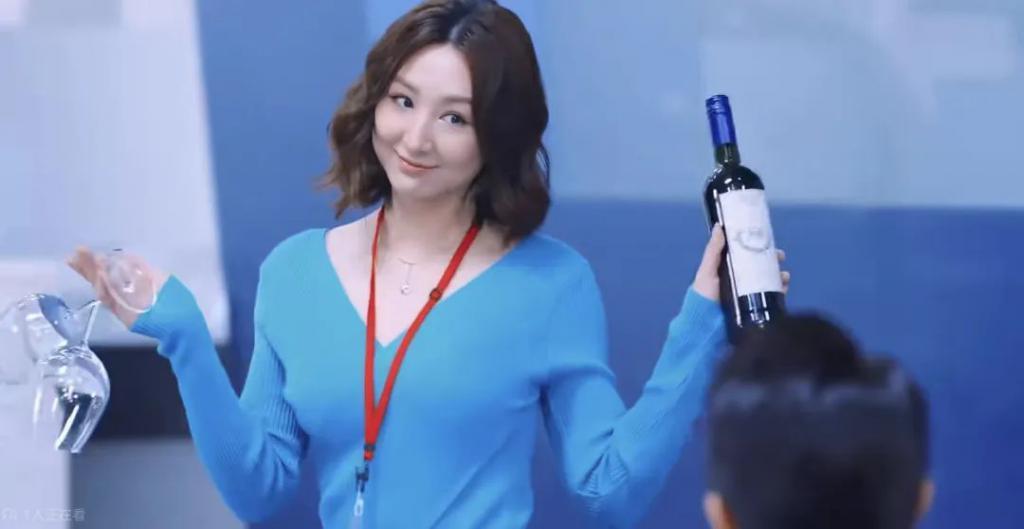 恭喜，她终于不用靠身材上位
