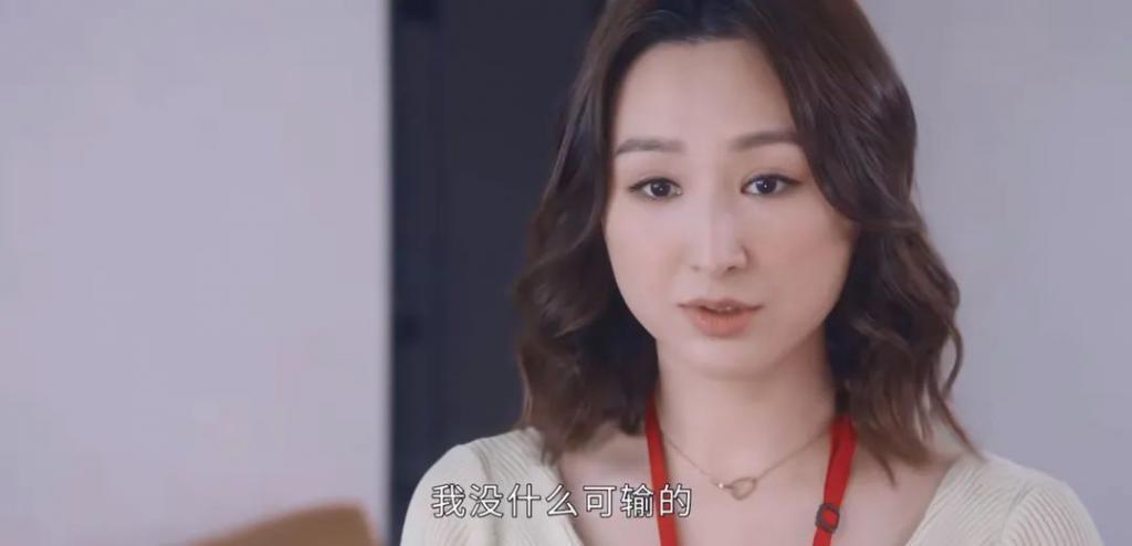 恭喜，她终于不用靠身材上位