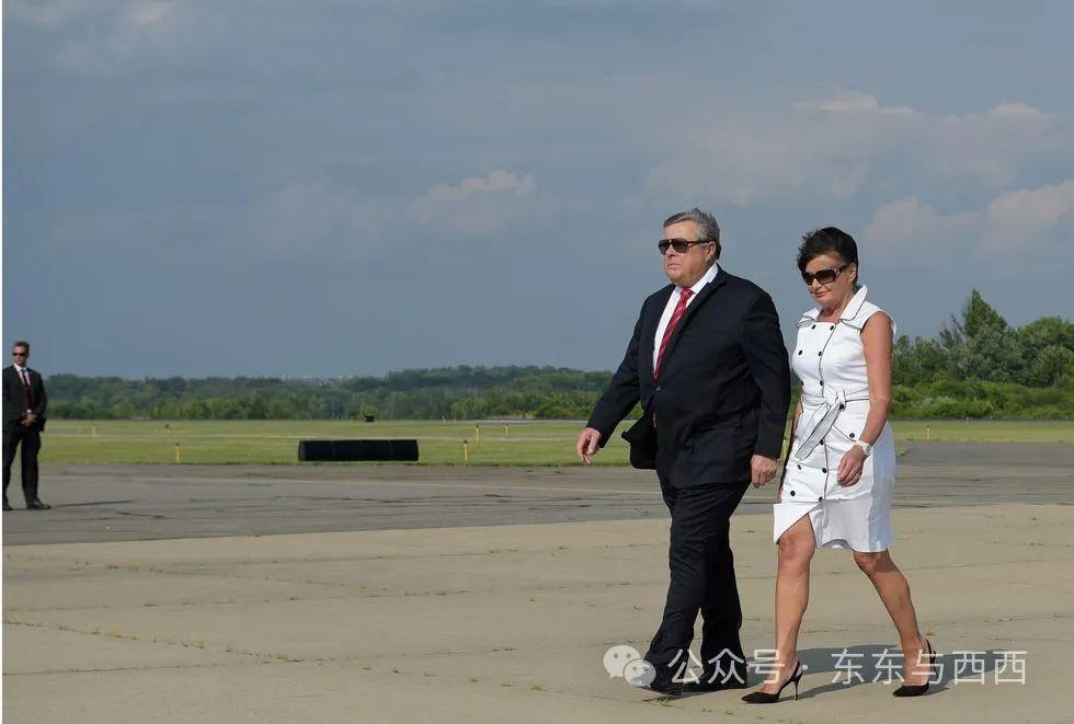 比特朗普大一岁的丈母娘去世，第一夫人活脱是她的翻版……
