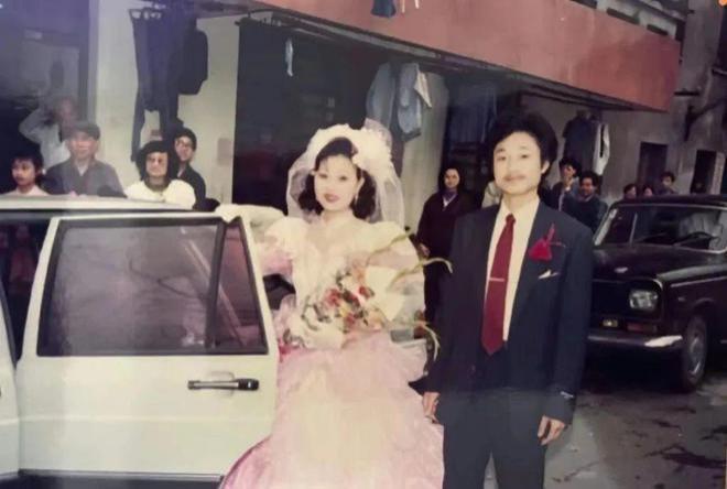 一顿饭花三四万，三十万直接路边撒？小时代出第五部了？