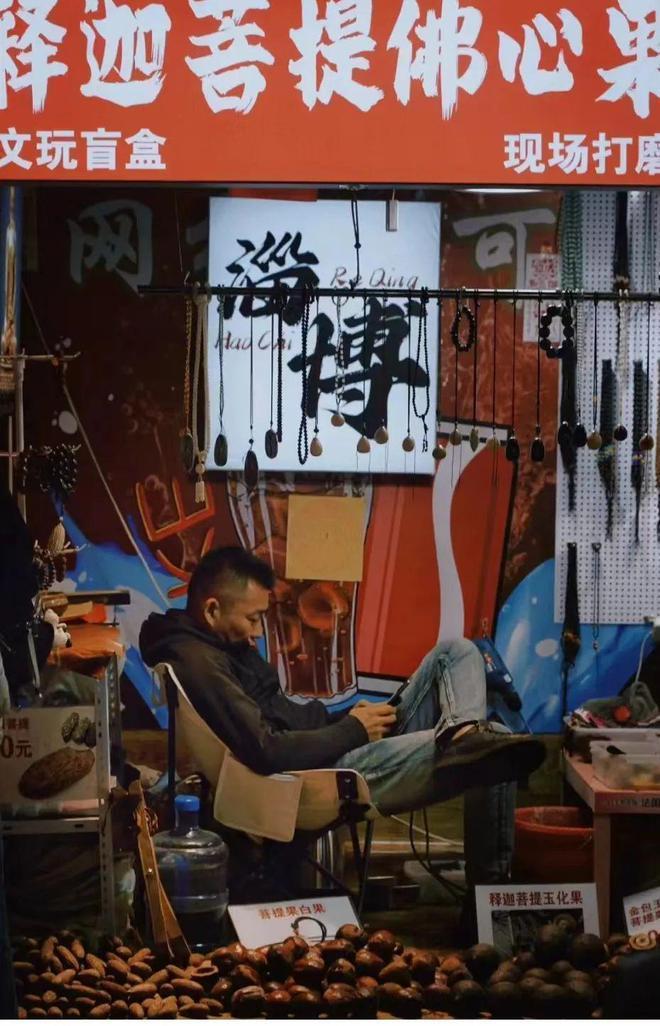 一顿饭花三四万，三十万直接路边撒？小时代出第五部了？