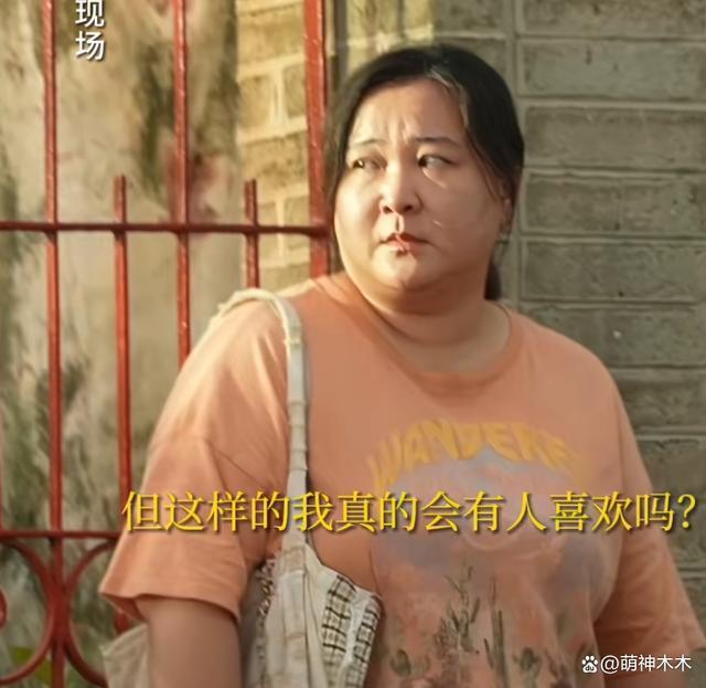 贾玲电影新海报大特写五官挤变形，被吐槽过度贩卖焦虑