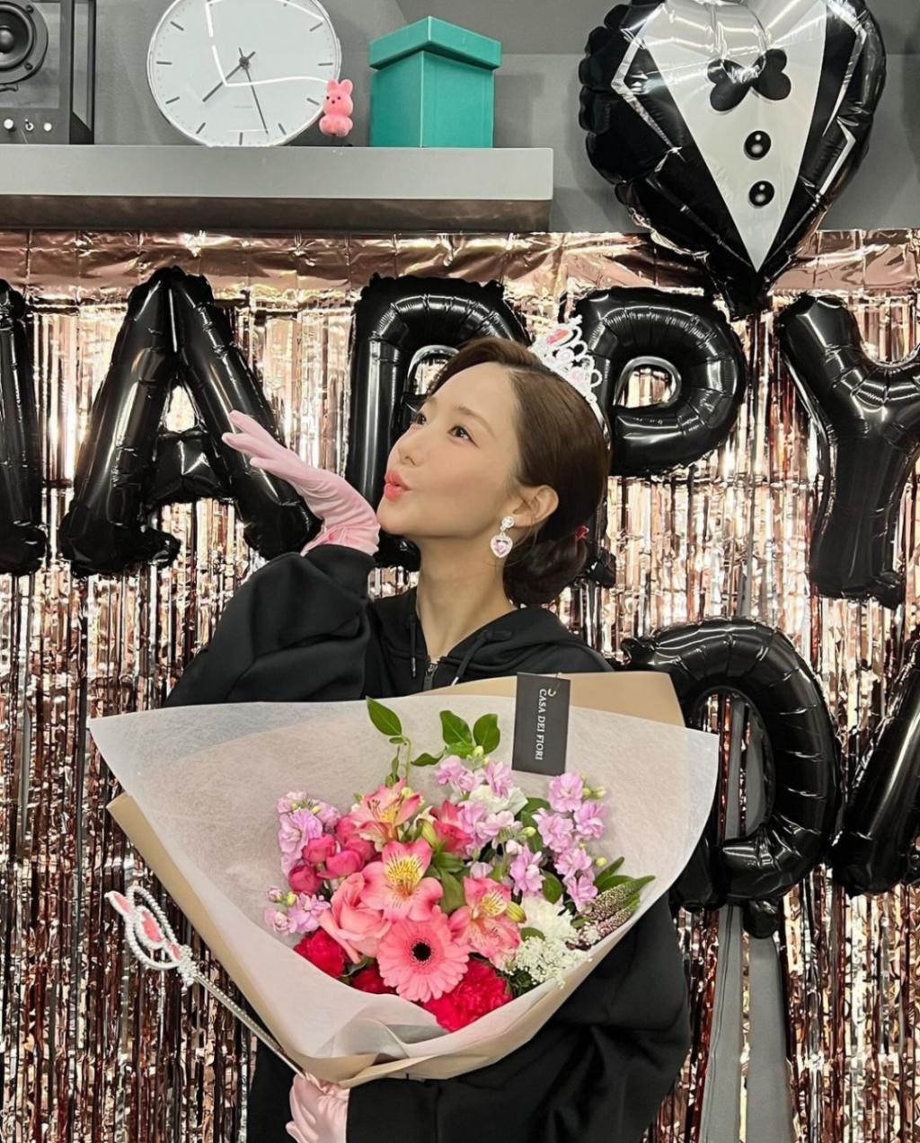 D社曝光女星收前男友生活费2.5亿韩元，本人否认