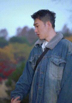 还记得《甄嬛传》里一直长高的三阿哥吗？竟是个搞笑男？