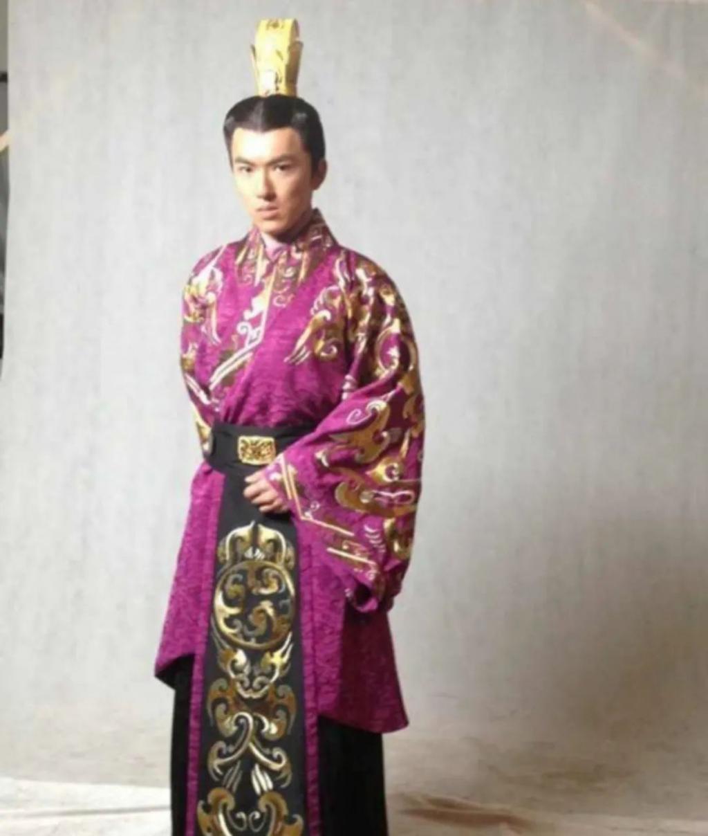 还记得《甄嬛传》里一直长高的三阿哥吗？竟是个搞笑男？