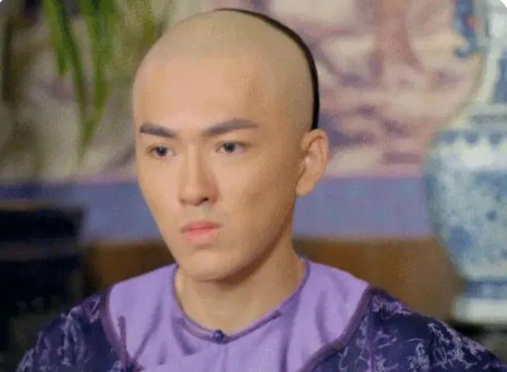 还记得《甄嬛传》里一直长高的三阿哥吗？竟是个搞笑男？