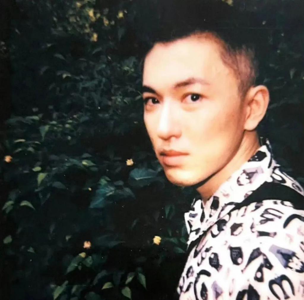 还记得《甄嬛传》里一直长高的三阿哥吗？竟是个搞笑男？