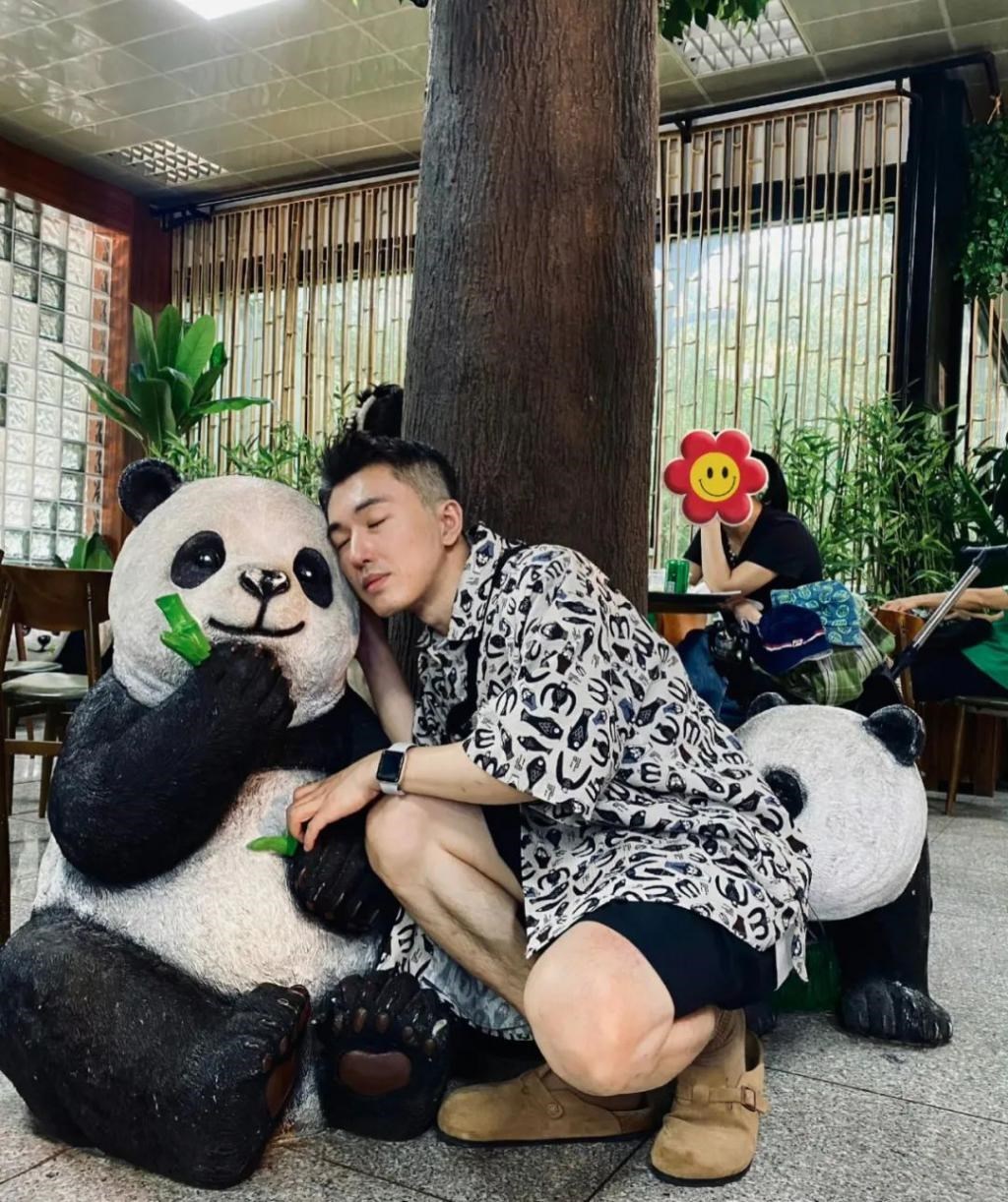 还记得《甄嬛传》里一直长高的三阿哥吗？竟是个搞笑男？