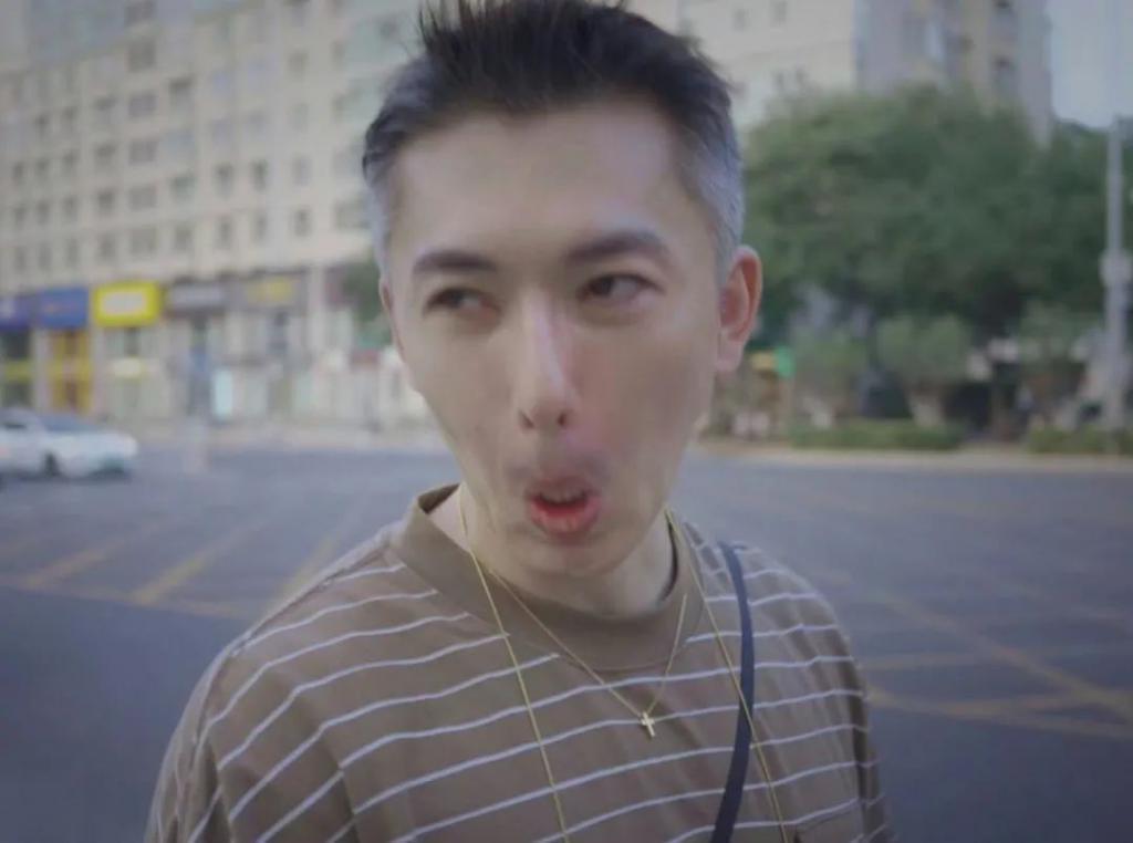还记得《甄嬛传》里一直长高的三阿哥吗？竟是个搞笑男？