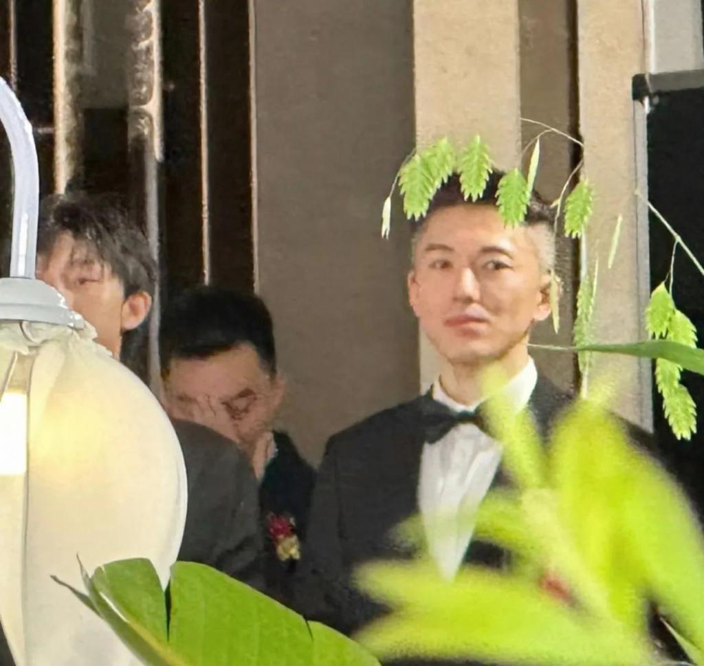 还记得《甄嬛传》里一直长高的三阿哥吗？竟是个搞笑男？