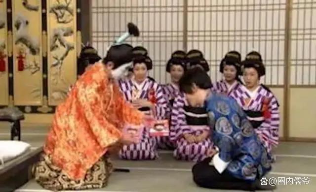 杨幂春晚彩排完被陌生男摸头，粉丝怒斥工作室不作为