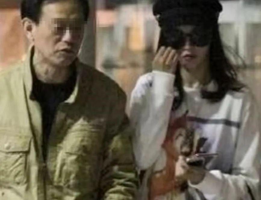 说不羡慕是假的！她的甜，真的是被宠出来的