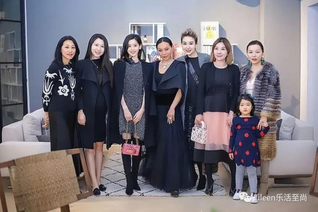 奶茶妹妹身家六百亿？生完二胎她又如何打进顶级名媛圈？