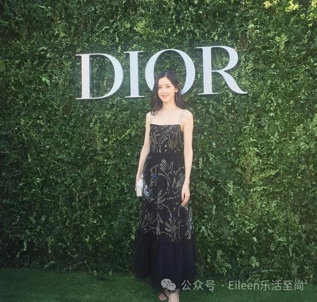 奶茶妹妹身家六百亿？生完二胎她又如何打进顶级名媛圈？