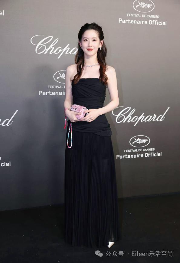 奶茶妹妹身家六百亿？生完二胎她又如何打进顶级名媛圈？