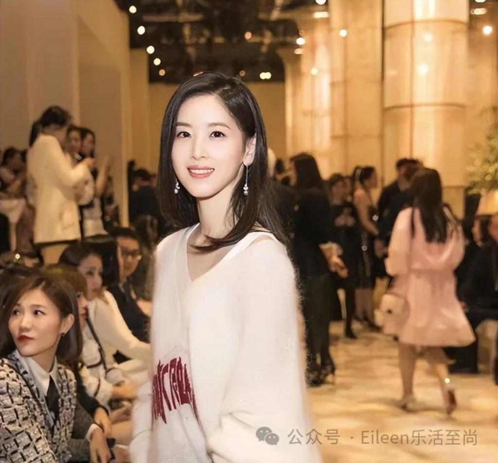 奶茶妹妹身家六百亿？生完二胎她又如何打进顶级名媛圈？