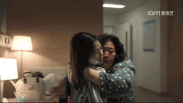 破碎的女星，终于被人骂到翻盘