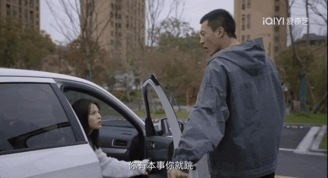破碎的女星，终于被人骂到翻盘
