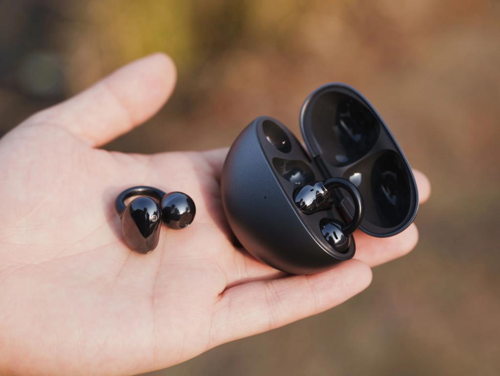 体验完华为这款夹耳朵上的耳机，我觉得它卖1299也合理。