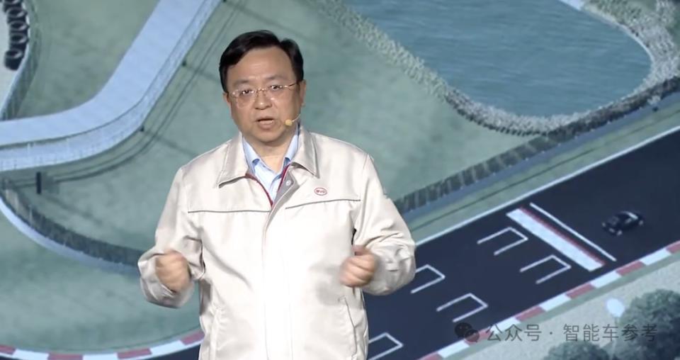 比亚迪回应“不智能”：自研大模型、3nm芯片统统上车，自主泊车领先