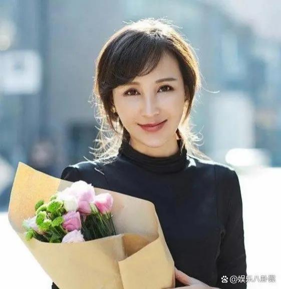 她与导演裸婚，在地下室连生3胎，丈夫用7部剧将她捧红