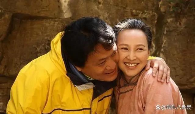 她与导演裸婚，在地下室连生3胎，丈夫用7部剧将她捧红