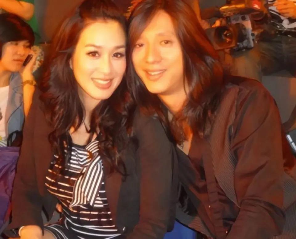 钟丽缇3个女儿太会长，大女二女性感高级，小女儿最像妈