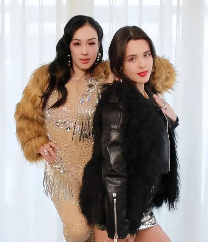 钟丽缇3个女儿太会长，大女二女性感高级，小女儿最像妈