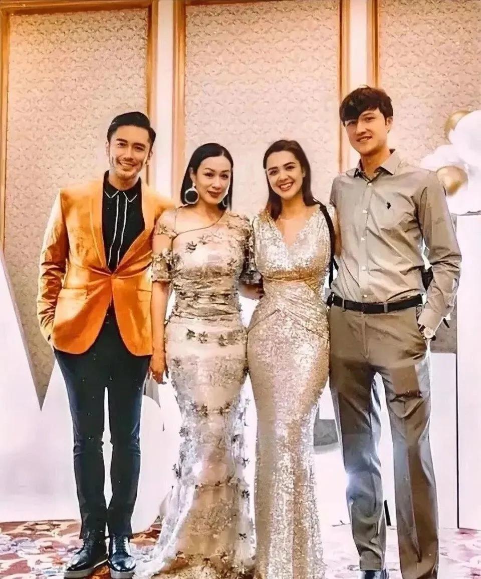 钟丽缇3个女儿太会长，大女二女性感高级，小女儿最像妈