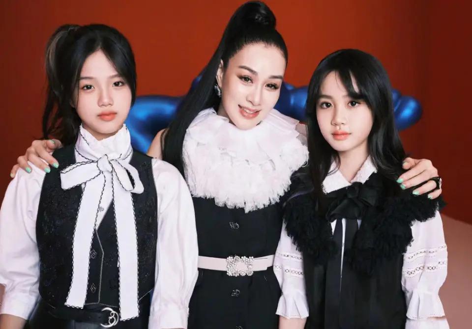 钟丽缇3个女儿太会长，大女二女性感高级，小女儿最像妈