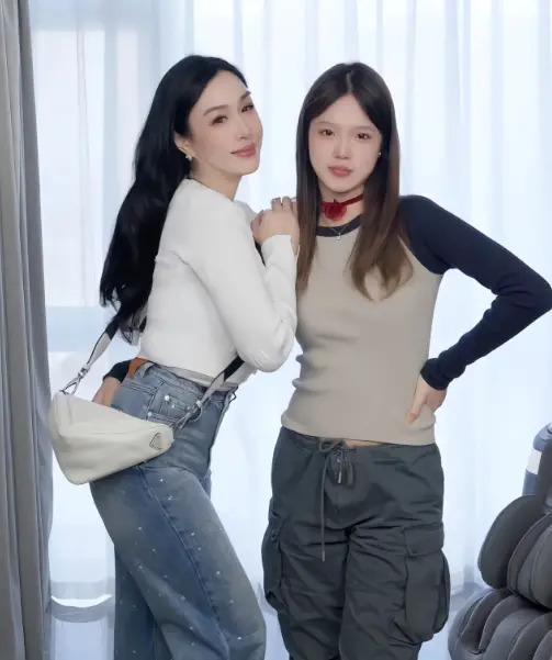 钟丽缇3个女儿太会长，大女二女性感高级，小女儿最像妈