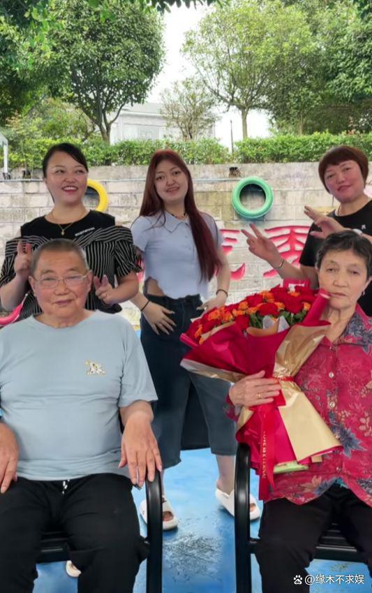 20岁网红摆摆去世，患克鲁宗综合征，因长相被网暴