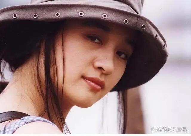 曾经红过巩俐，却爱错了人，婚后丈夫“拒认”亲生儿子